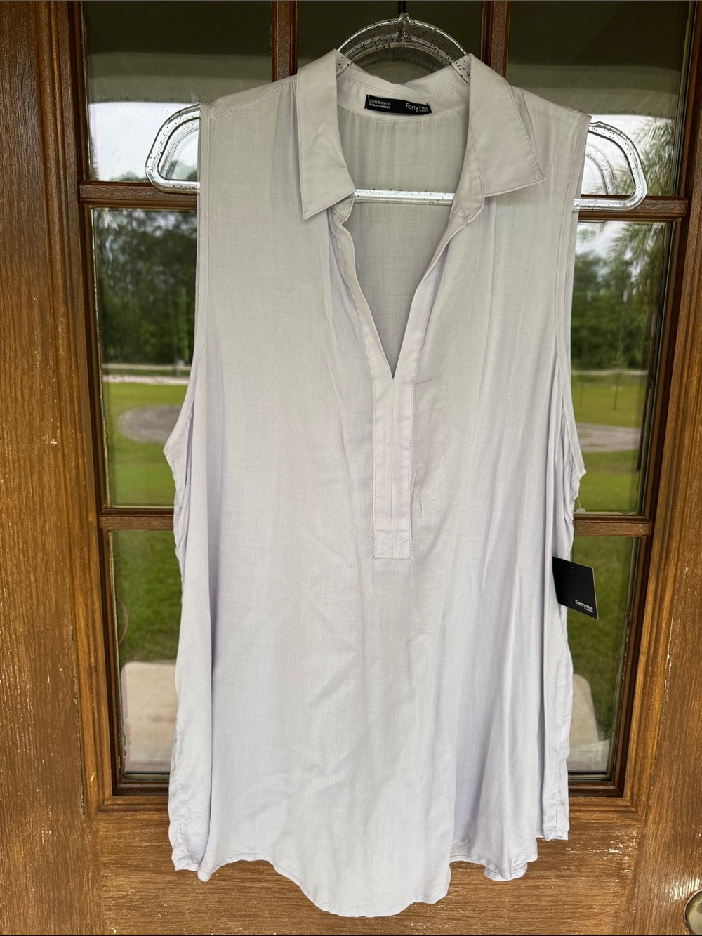 Pleione Sleeveless Collared Split-Neck Top in Lilac